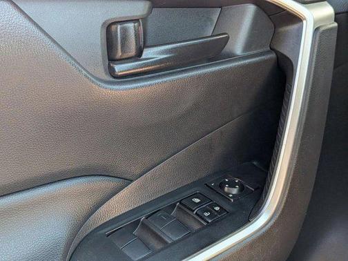 Ice Cap 2024 Toyota RAV4 LE
