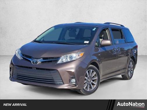 2018 Toyota Sienna XLE