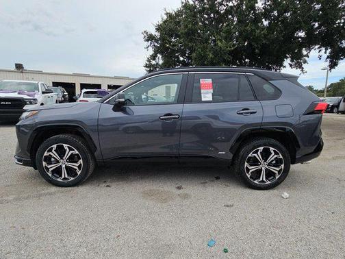2025 Toyota RAV4 Hybrid SE