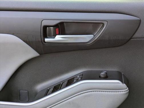 2024 Toyota Highlander Hybrid XLE