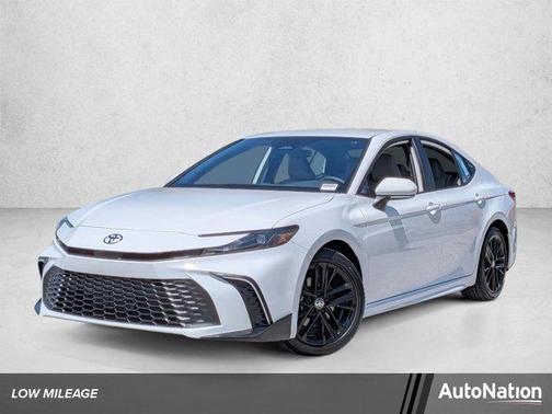 Ice Cap 2026 Toyota Camry SE