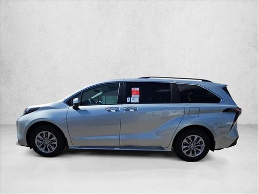 2025 Toyota Sienna XLE