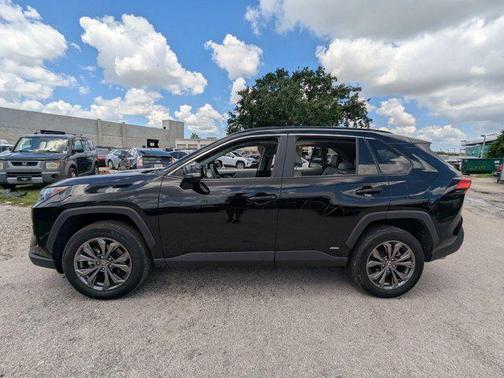 2022 Toyota RAV4 Hybrid XLE Premium