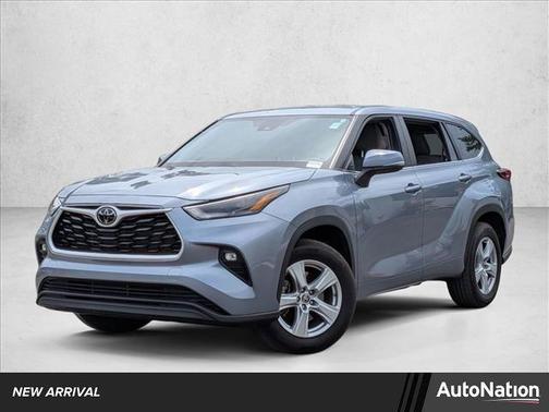 Moon Dust 2023 Toyota Highlander LE