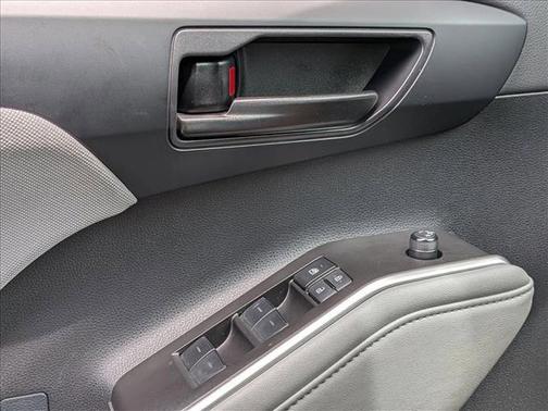 Moon Dust 2023 Toyota Highlander LE