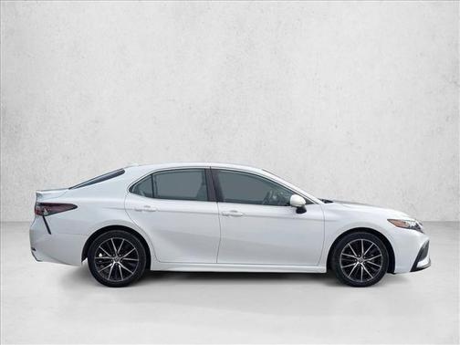 White 2022 Toyota Camry SE