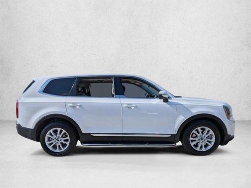 Glacial White Pearl 2022 Kia Telluride LX