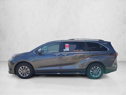 2025 Toyota Sienna XLE 8 Passenger