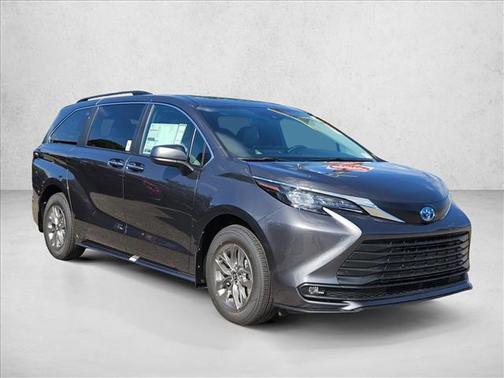 2025 Toyota Sienna XLE 8 Passenger