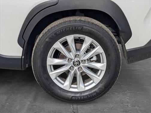 2024 Toyota Corolla Cross LE