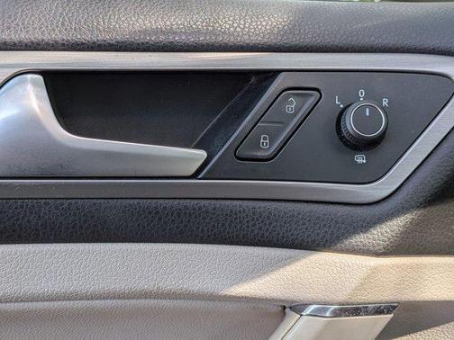 2016 Volkswagen Golf SportWagen TSI SE 4-Door