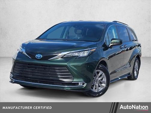 2022 Toyota Sienna XLE