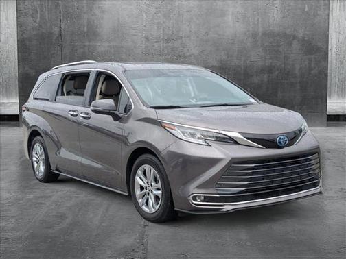 2023 Toyota Sienna Limited 7-Passenger