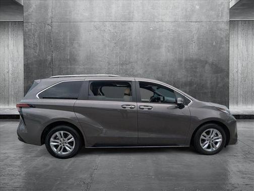 2023 Toyota Sienna Limited 7-Passenger