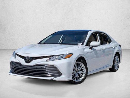 Super White 2020 Toyota Camry XLE