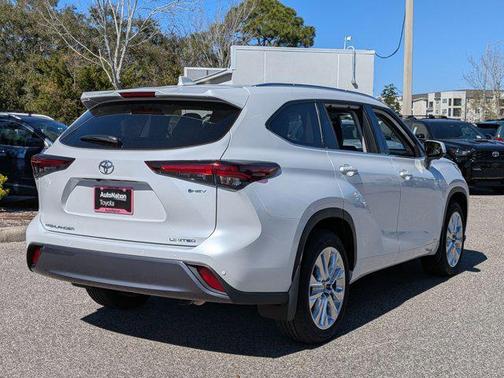 2026 Toyota Highlander Hybrid Limited