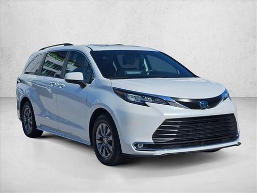 2023 Toyota Sienna XLE