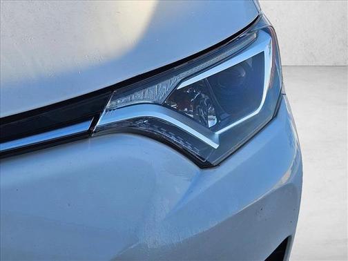 Super White 2018 Toyota RAV4 Hybrid LE