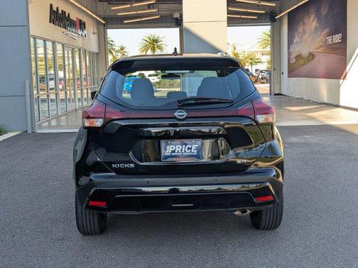 2024 Nissan Kicks SR