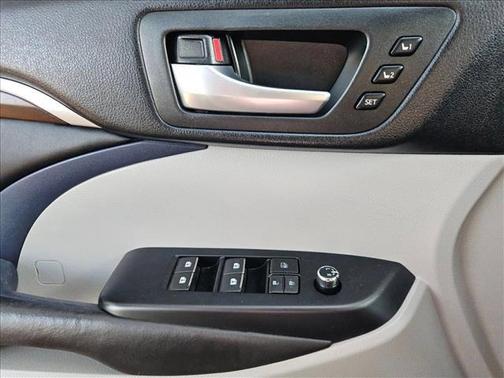 2016 Toyota Highlander Limited Platinum