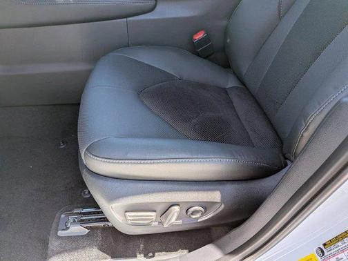Wind Chill Pearl 2026 Toyota Grand Highlander Hybrid Platinum MAX