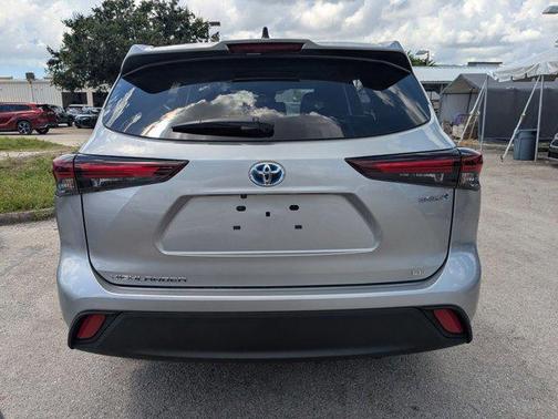 2024 Toyota Highlander Hybrid LE