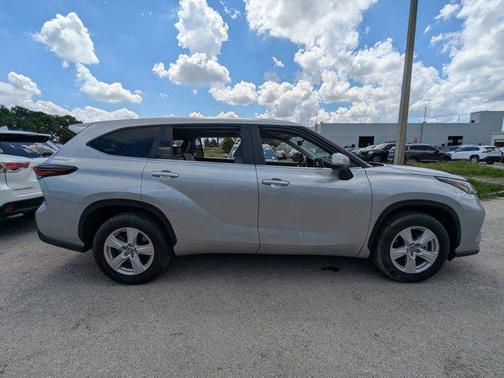 2024 Toyota Highlander Hybrid LE