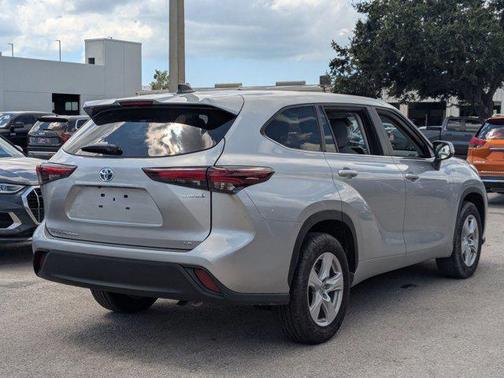 2024 Toyota Highlander Hybrid LE