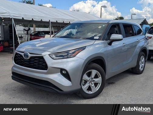 2024 Toyota Highlander Hybrid LE