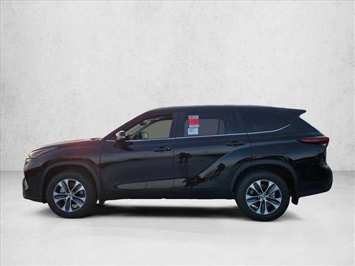 Midnight Black Metallic 2026 Toyota Highlander XLE