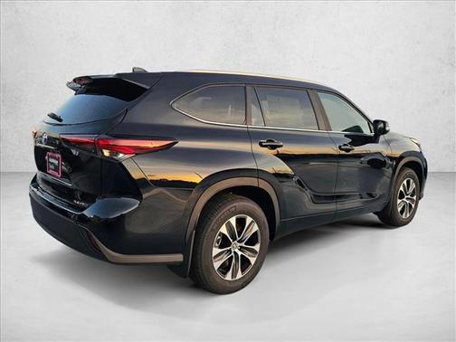 Midnight Black Metallic 2026 Toyota Highlander XLE