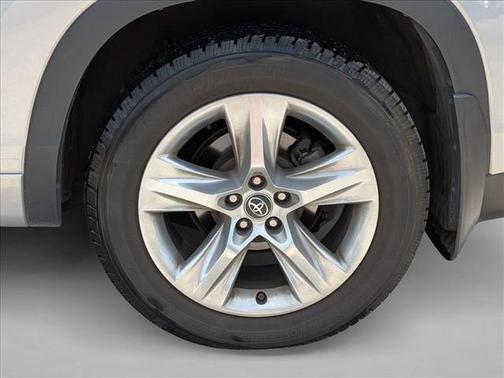 Silver Sky Metallic 2016 Toyota Highlander Limited Platinum