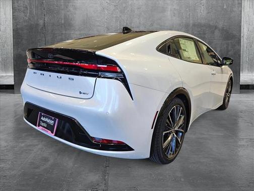 2025 Toyota Prius XLE