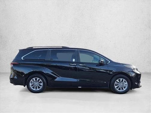 2025 Toyota Sienna XLE 8 Passenger