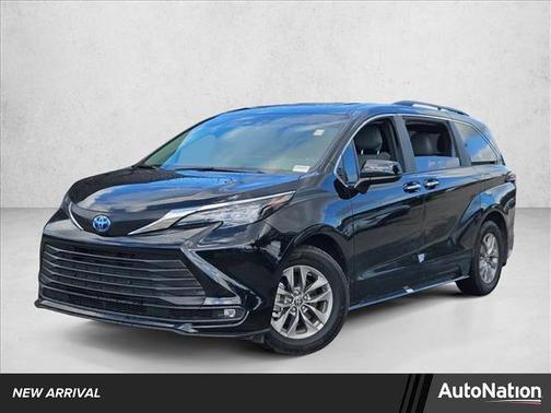 2025 Toyota Sienna XLE 8 Passenger