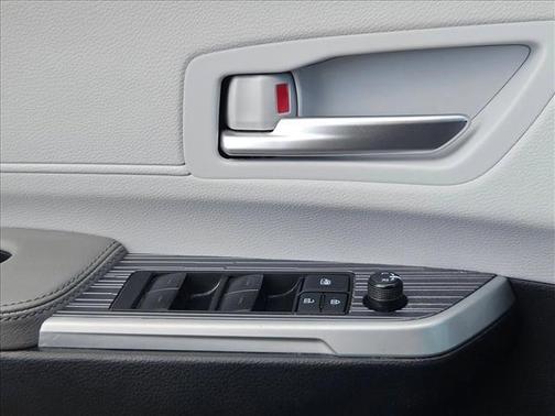 2025 Toyota Sienna XLE 8 Passenger
