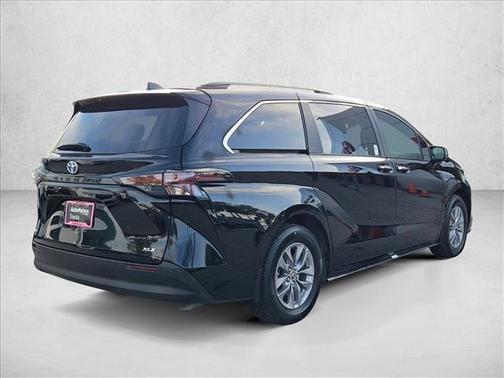 2025 Toyota Sienna XLE 8 Passenger