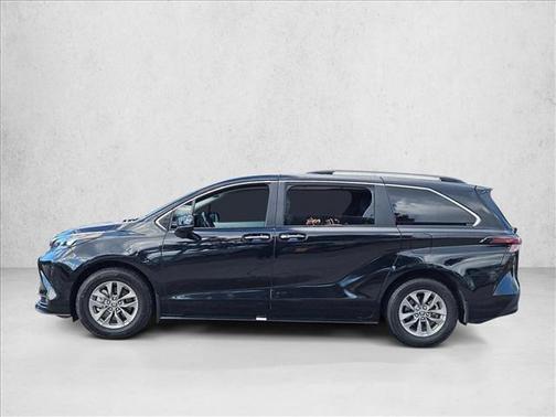 2025 Toyota Sienna XLE 8 Passenger