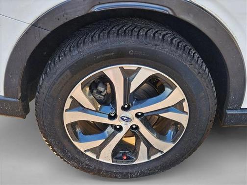 Crystal White Pearl 2022 Subaru Outback Touring