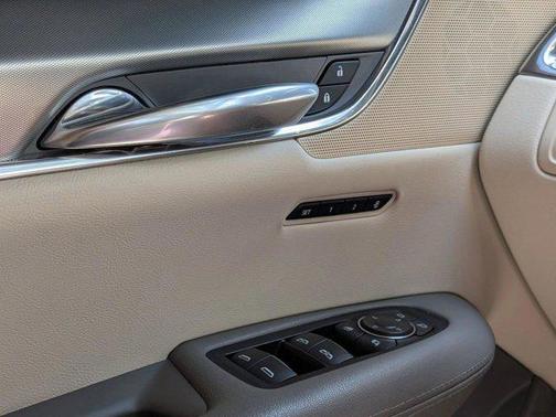 Crystal White Tricoat 2019 Cadillac XT5 Luxury