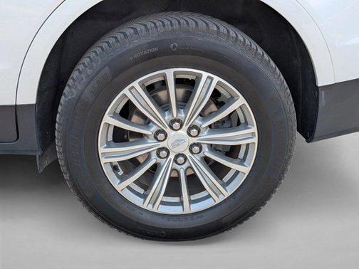 Crystal White Tricoat 2019 Cadillac XT5 Luxury