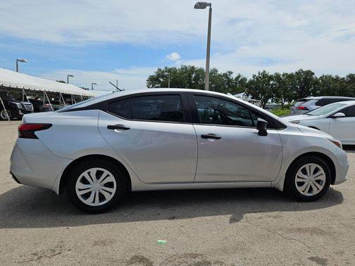 2020 Nissan Versa 1.6 S