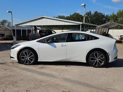 2025 Toyota Prius XLE