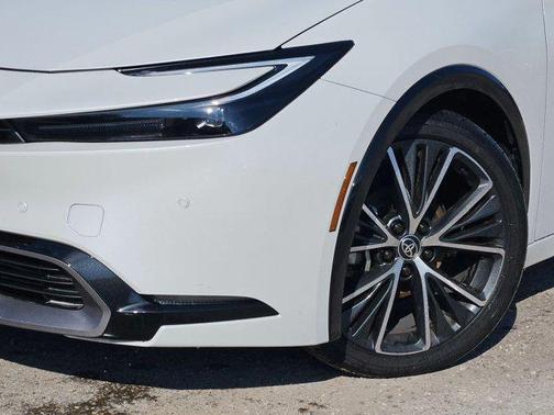 2025 Toyota Prius XLE