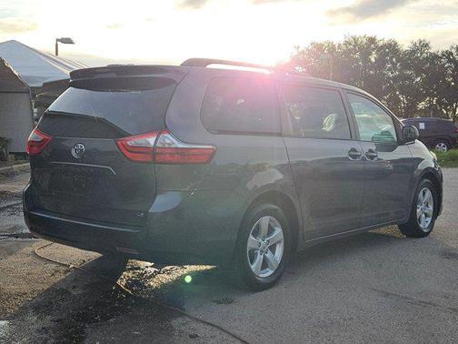 2015 Toyota Sienna LE