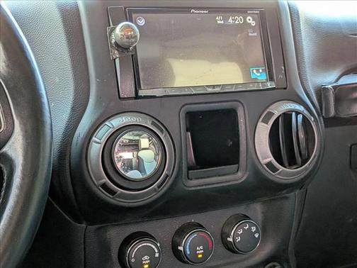 Bright White Clearcoat 2015 Jeep Wrangler Unlimited Sport