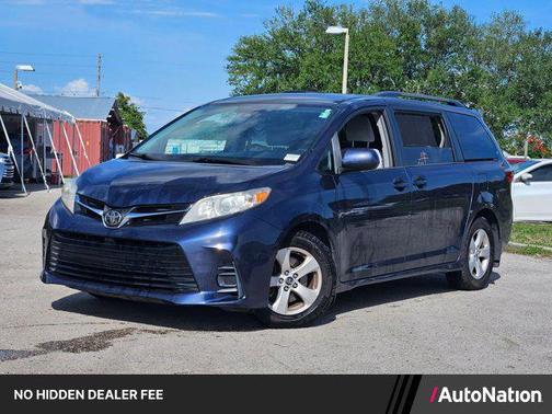 Parisian Night Pearl 2018 Toyota Sienna LE