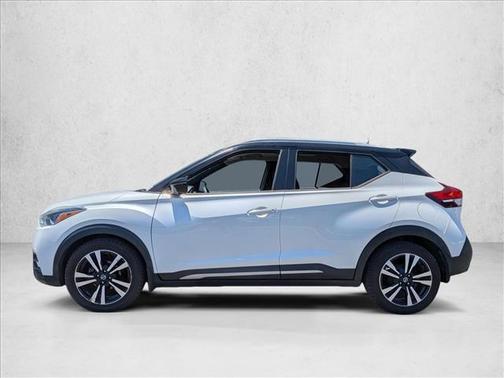 Aspen White/Super Black 2018 Nissan Kicks SR