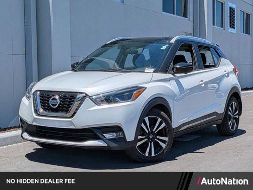 Aspen White/Super Black 2018 Nissan Kicks SR