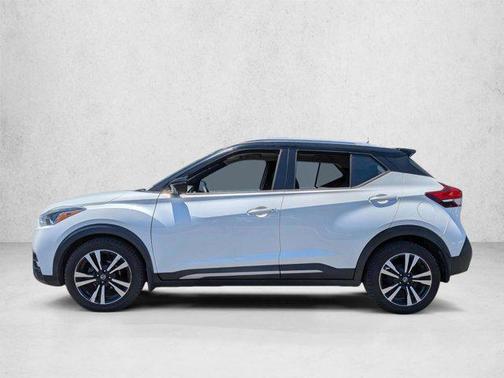 Aspen White/Super Black 2018 Nissan Kicks SR